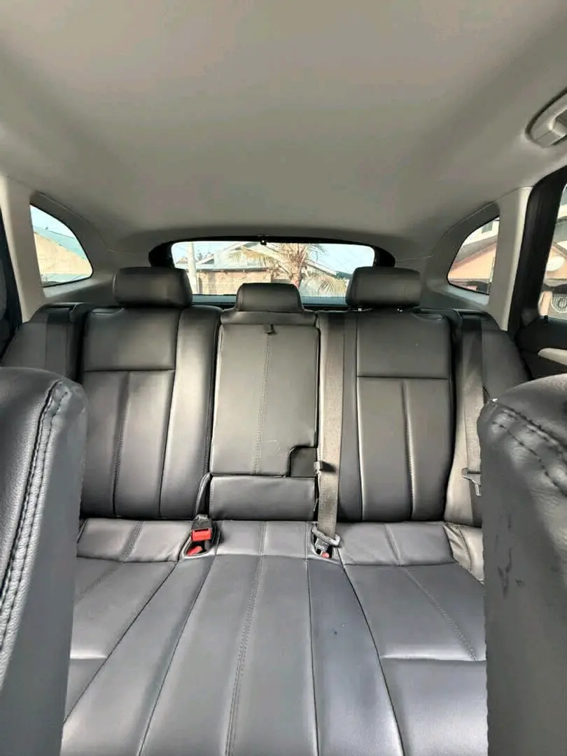BMW X1 SUV 2011 Model, Black thumbnail 7