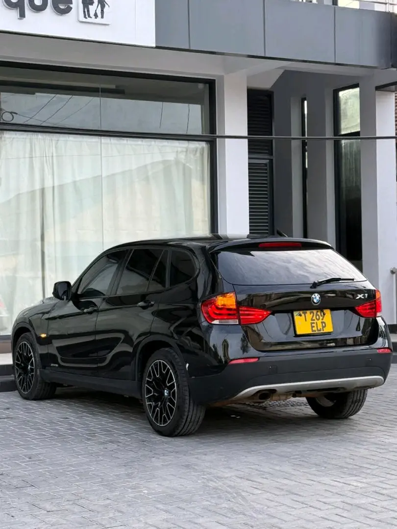 BMW X1 SUV 2011 Model, Black thumbnail 9