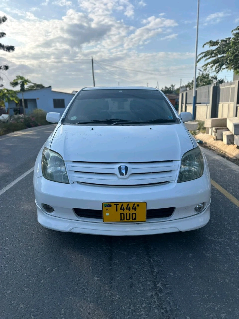 Toyota Ist 2004 (1290 CC) with Android TV