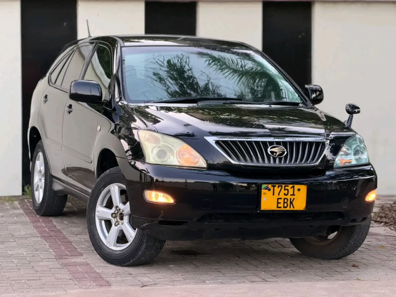 Black Toyota Harrier 2005, 2490cc, Clean Condition