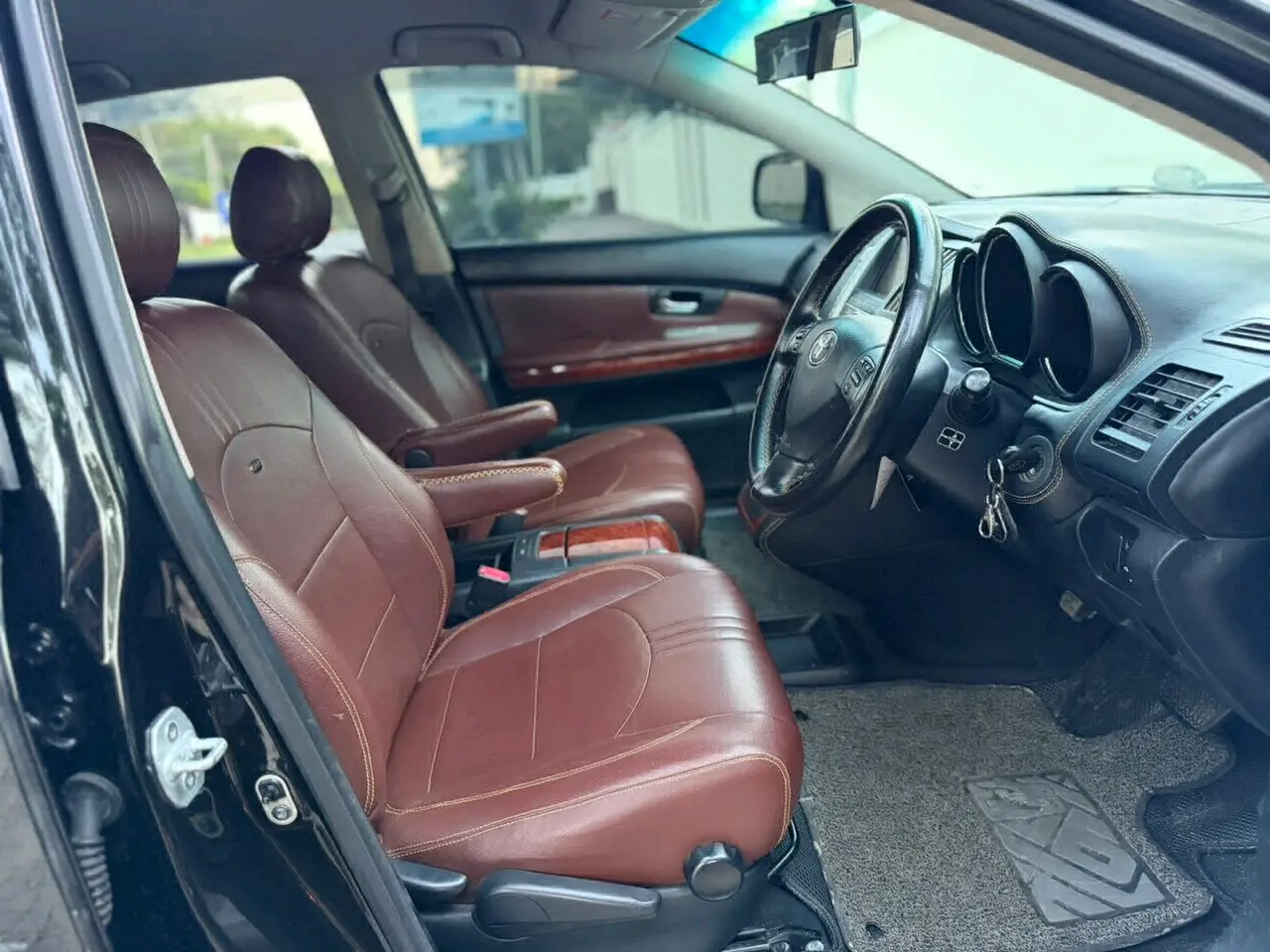 Black Toyota Harrier 2005, 2490cc, Clean Condition thumbnail 5