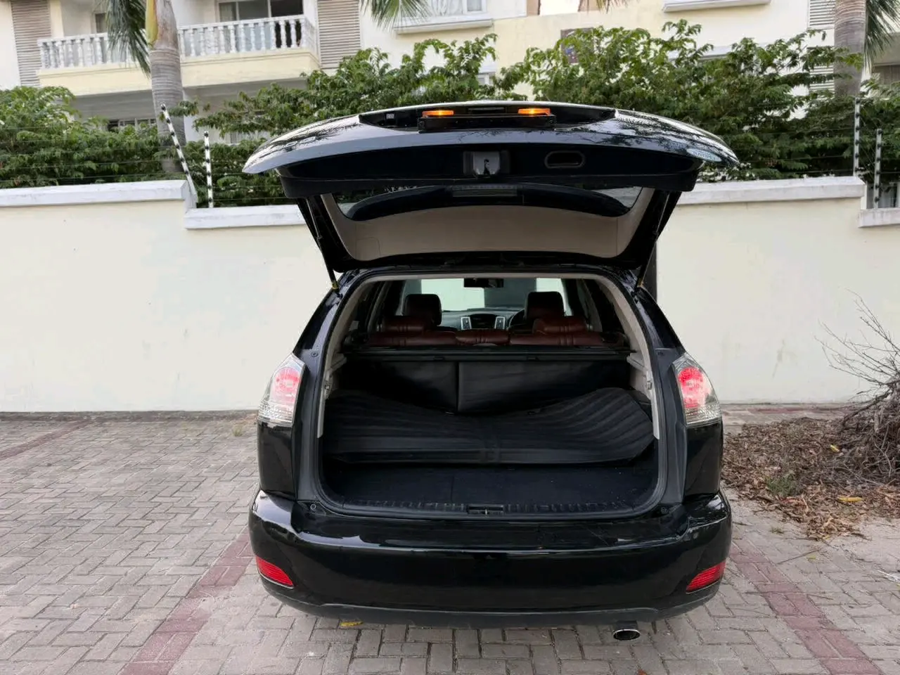 Black Toyota Harrier 2005, 2490cc, Clean Condition thumbnail 9