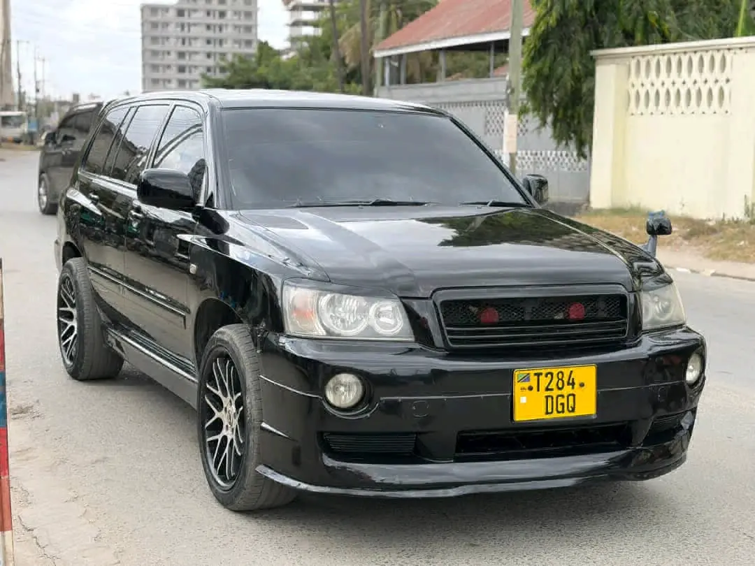 Toyota Kluger SUV 2003 Nyeusi