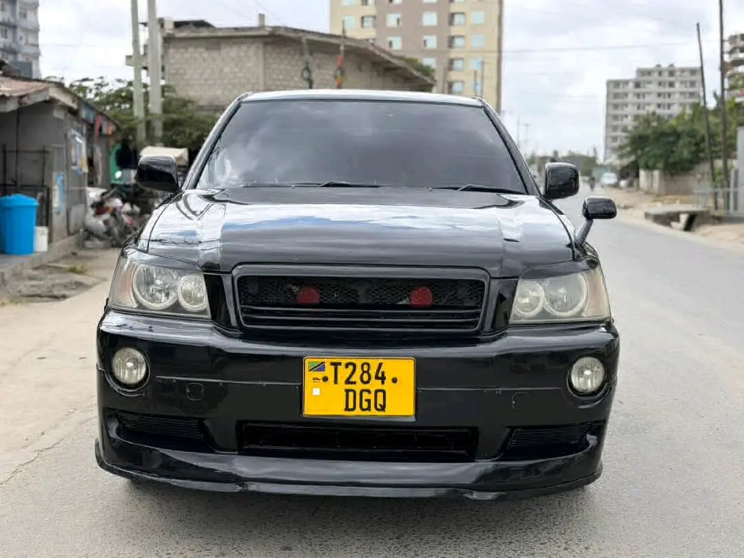 Toyota Kluger SUV 2003 Nyeusi thumbnail 3