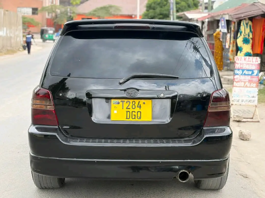Toyota Kluger SUV 2003 Nyeusi thumbnail 4