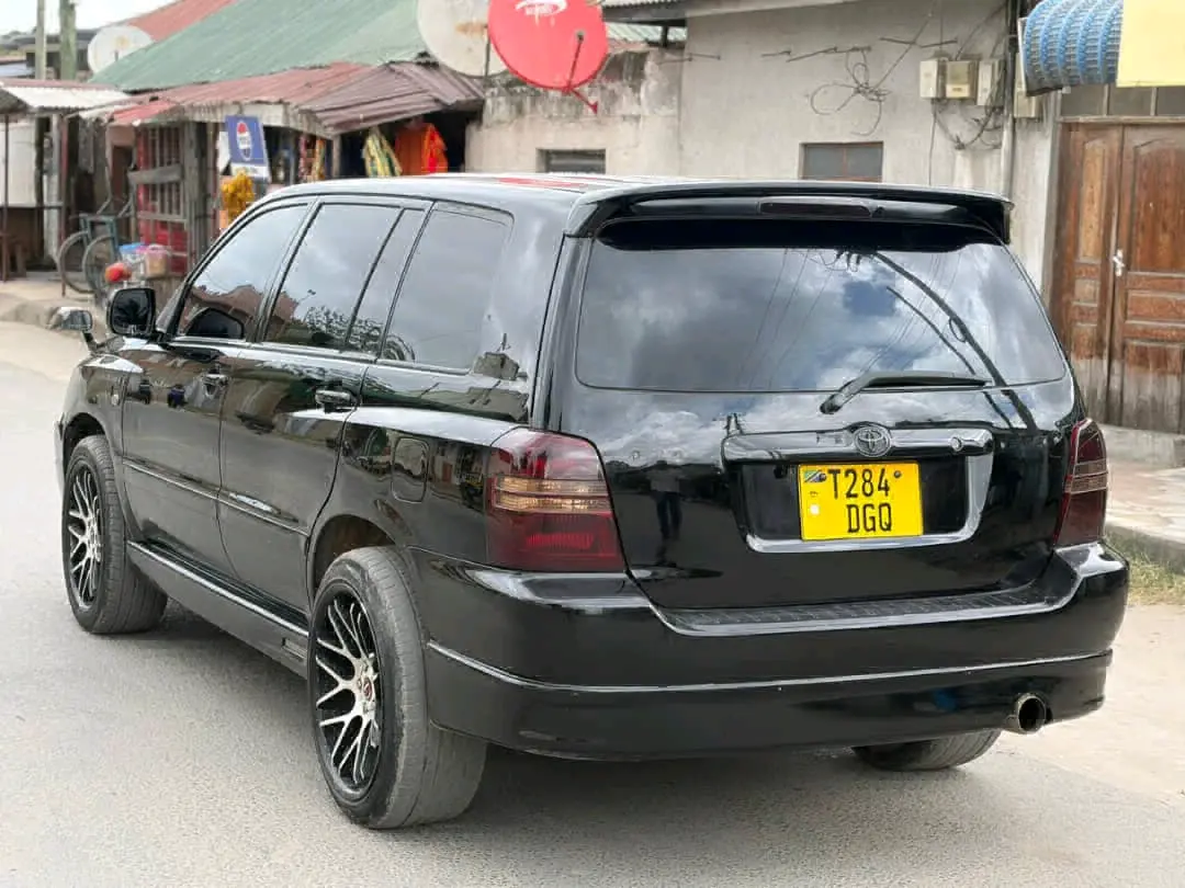 Toyota Kluger SUV 2003 Nyeusi thumbnail 7