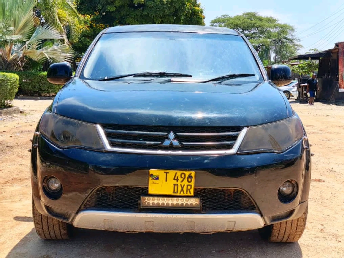 Mitsubishi Outlander DXR SUV thumbnail 7