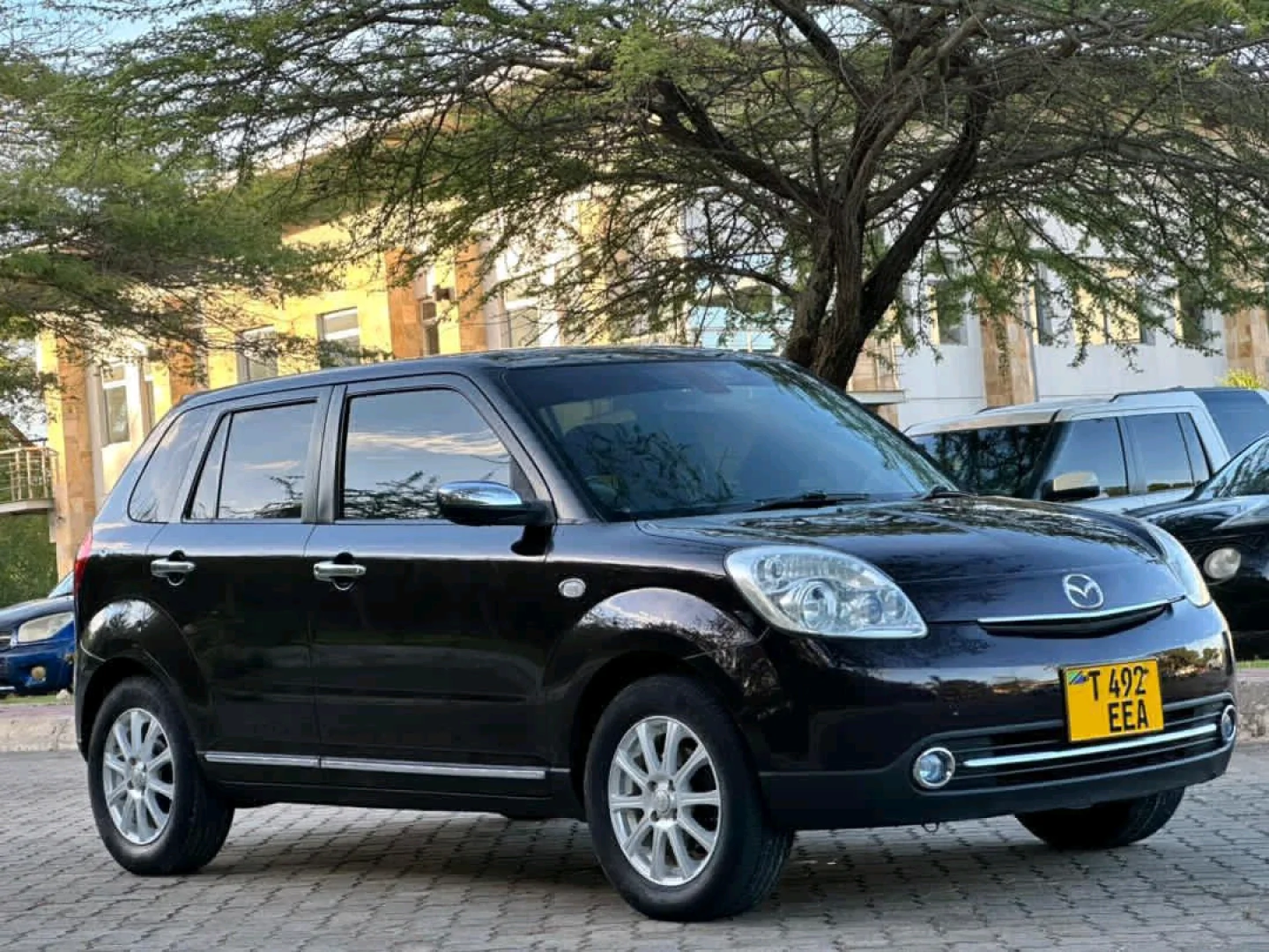 Used Mazda Verisa 2010 Hatchback (1490cc) thumbnail 3