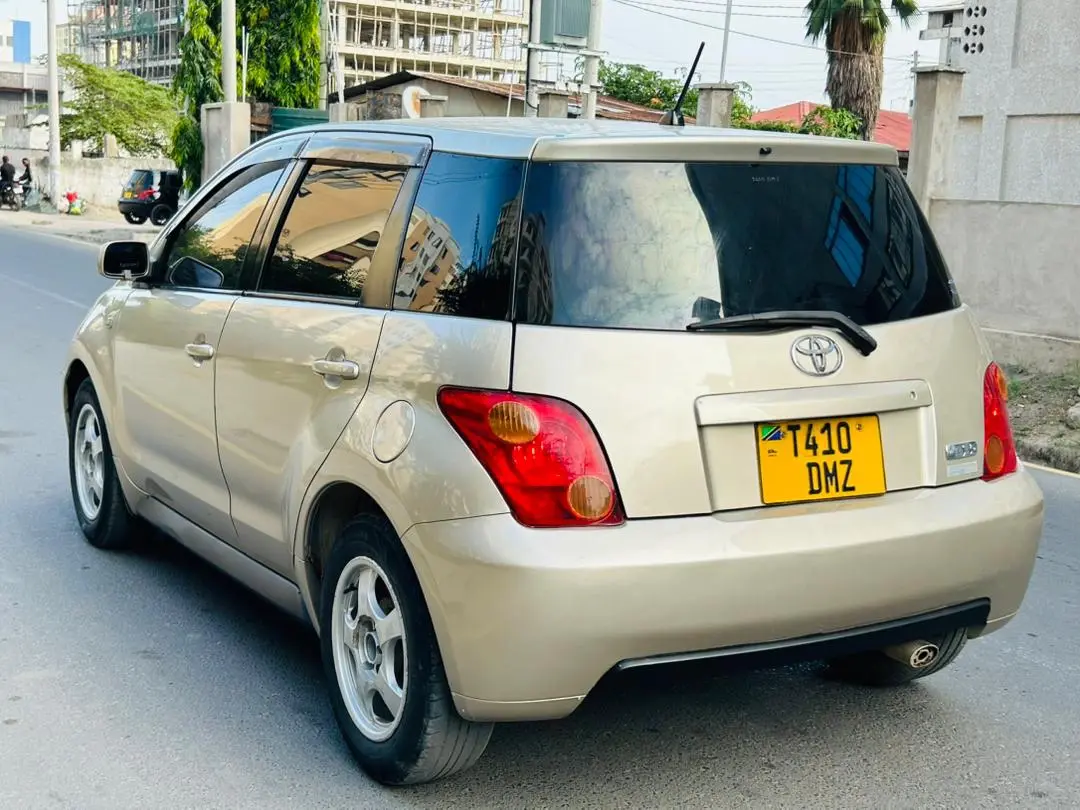 Toyota Ist 2005 (1290cc) - Low Mileage thumbnail 2