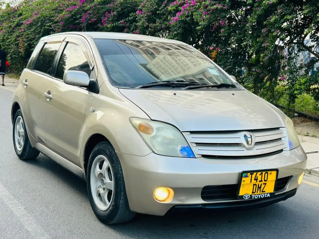 Toyota Ist 2005 (1290cc) - Low Mileage thumbnail 3