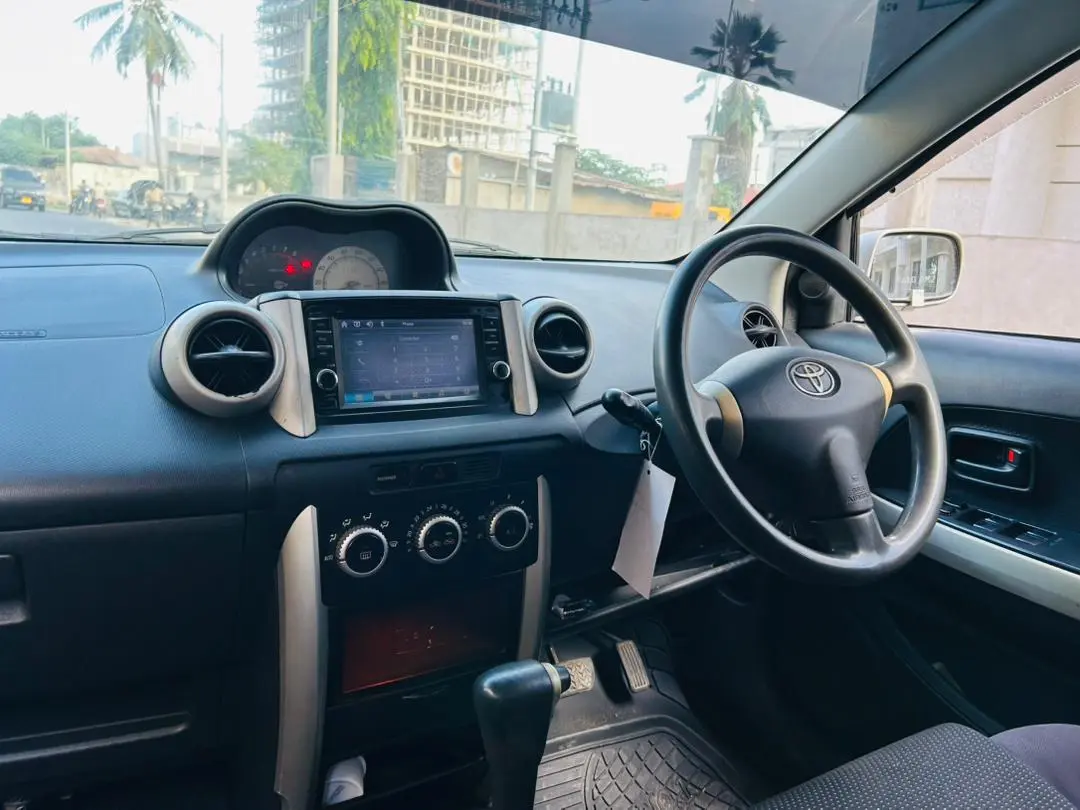 Toyota Ist 2005 (1290cc) - Low Mileage thumbnail 4