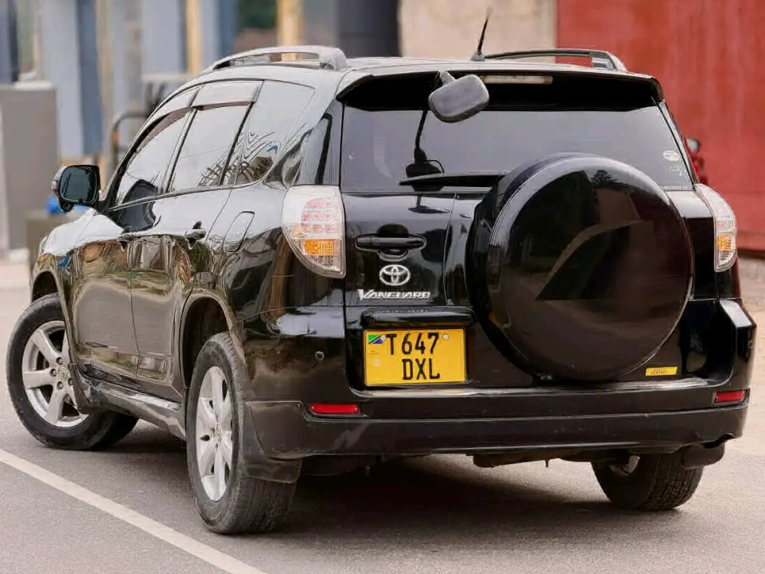 Toyota Vanguard Seven Seater SUV thumbnail 4