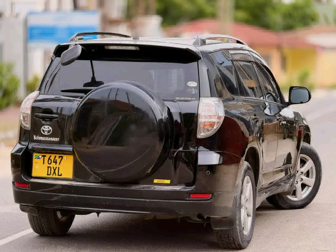 Toyota Vanguard Seven Seater SUV thumbnail 5
