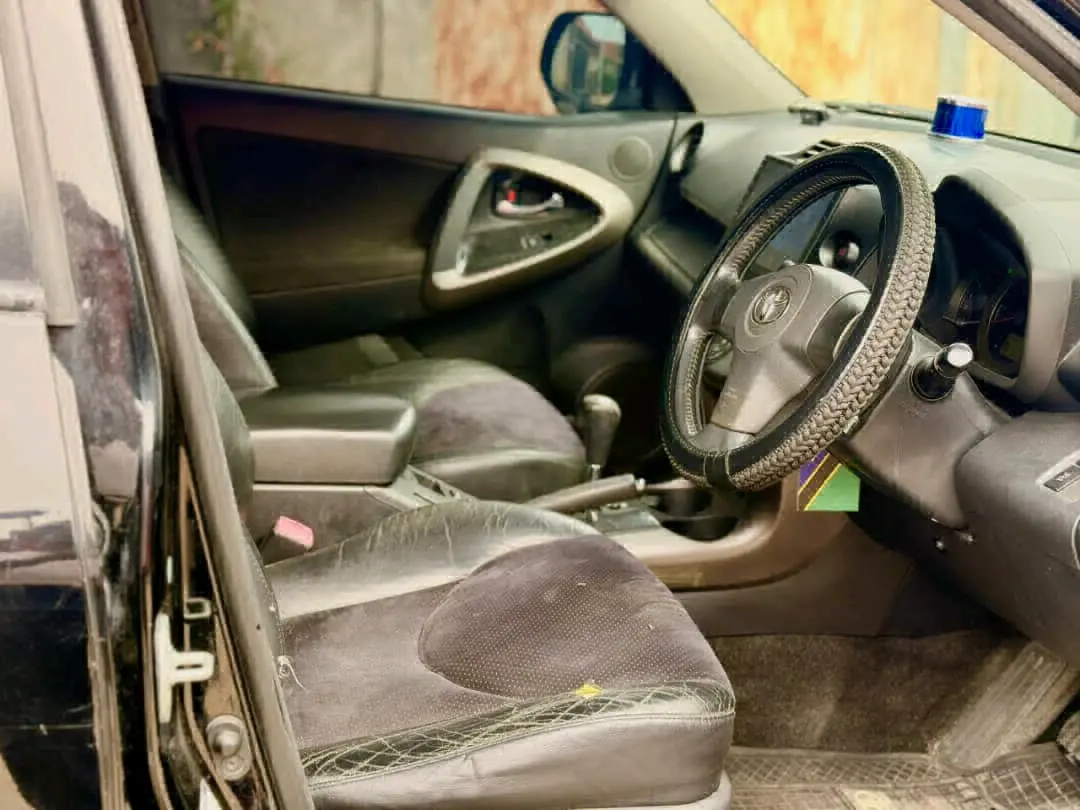 Toyota Vanguard Seven Seater SUV thumbnail 6