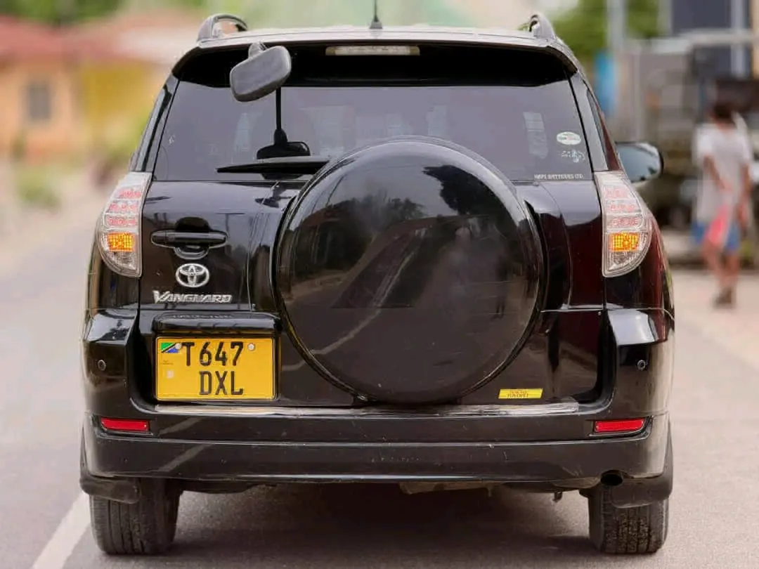 Toyota Vanguard Seven Seater SUV thumbnail 8