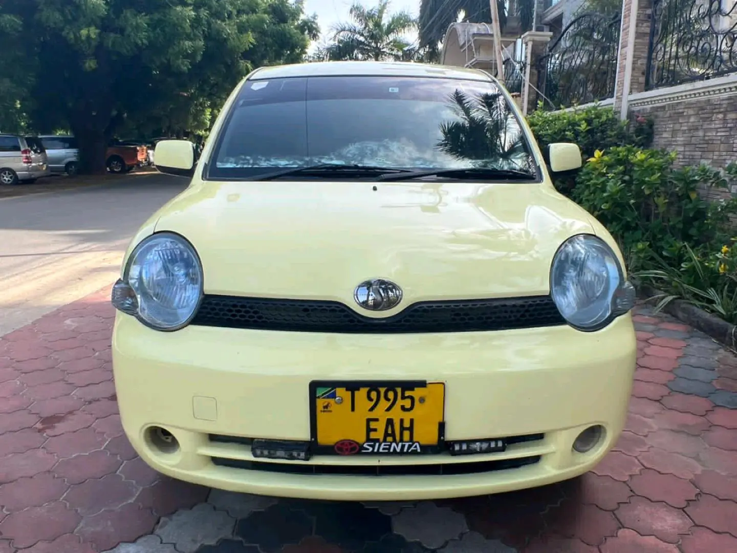 Toyota Sienta 2005, 1490cc, 93,000 km