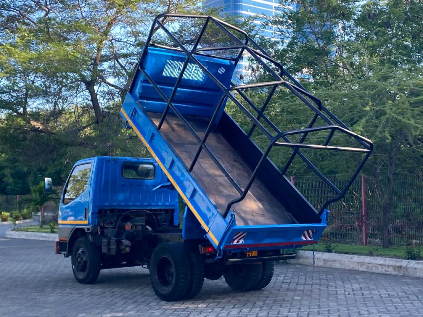 Mitsubishi Canter Dumper Truck 1996 (4160cc) thumbnail 8