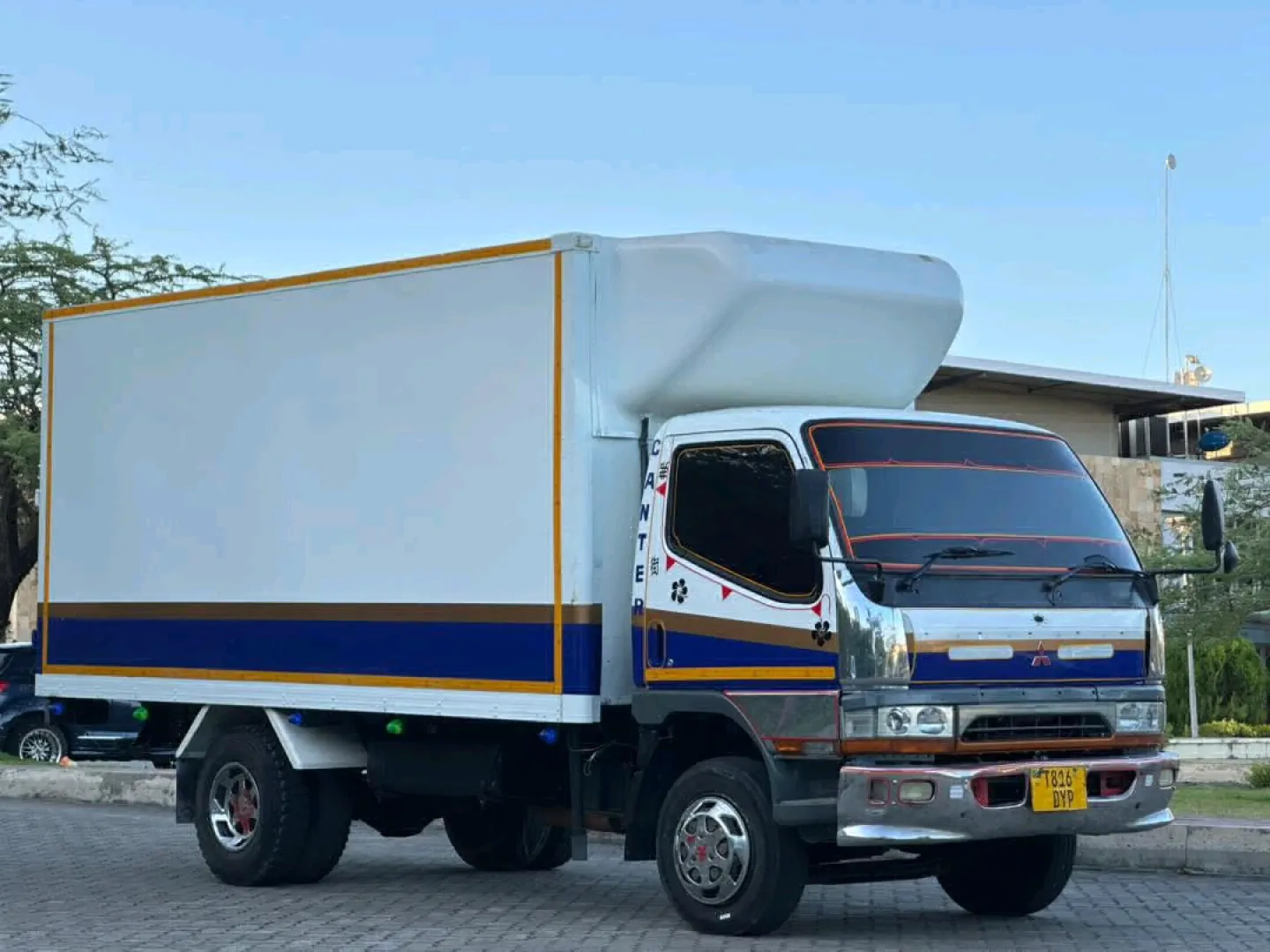 Used Mitsubishi Canter Box Truck (1999, 7 Ton) thumbnail 3