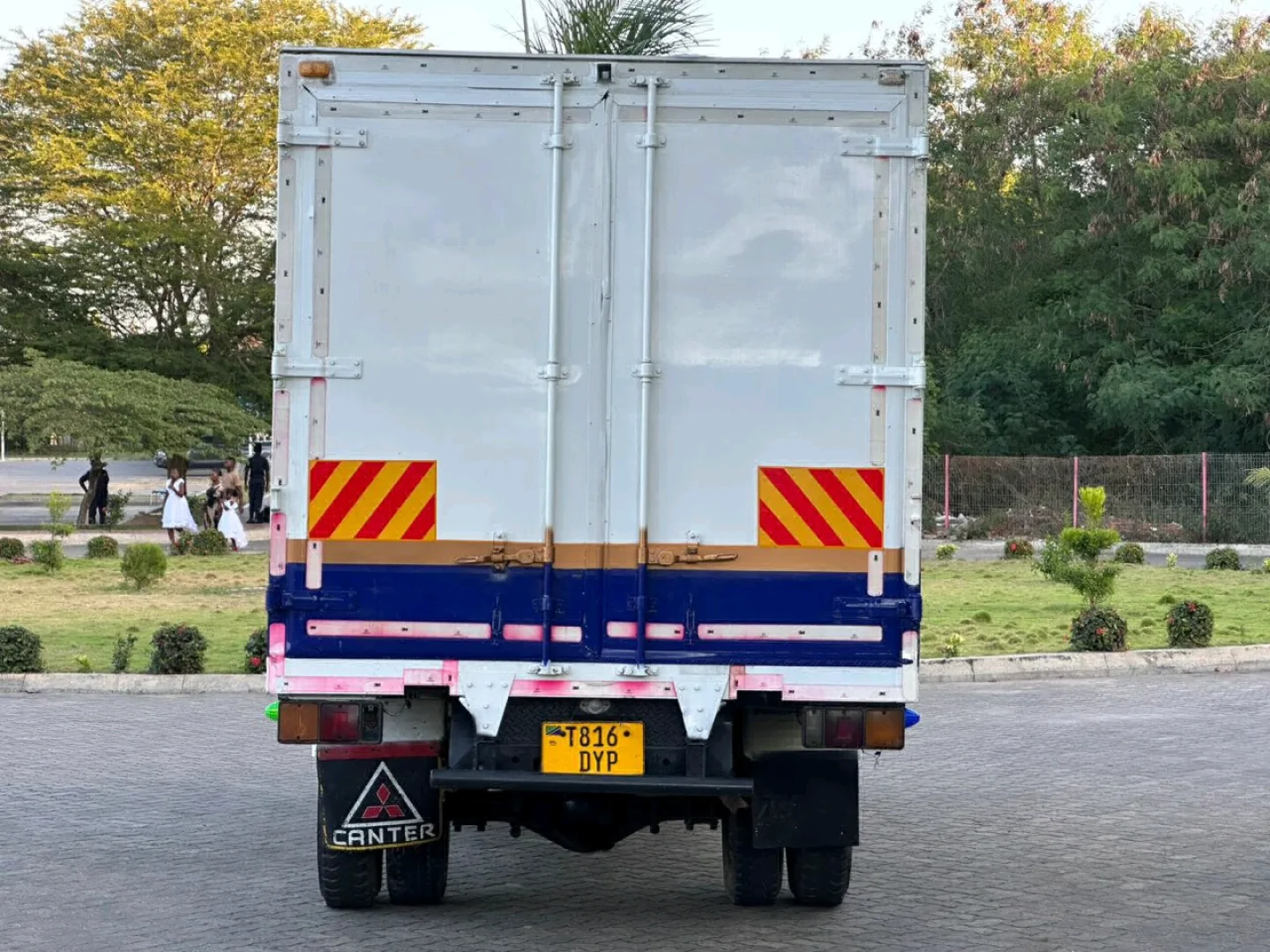 Used Mitsubishi Canter Box Truck (1999, 7 Ton) thumbnail 9