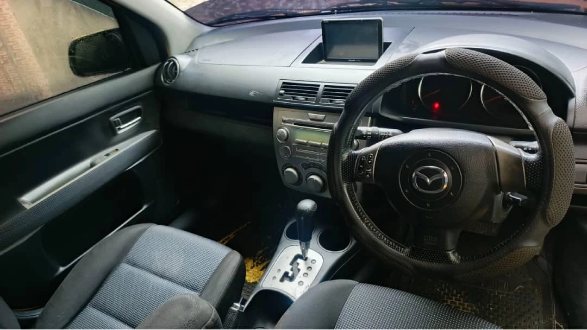Mazda Demio DXZ Yellow Hatchback thumbnail 4
