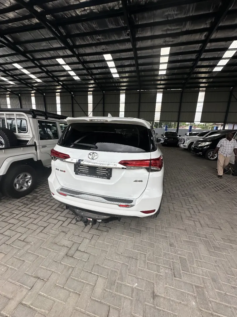 Toyota Fortuner 2019 thumbnail 5