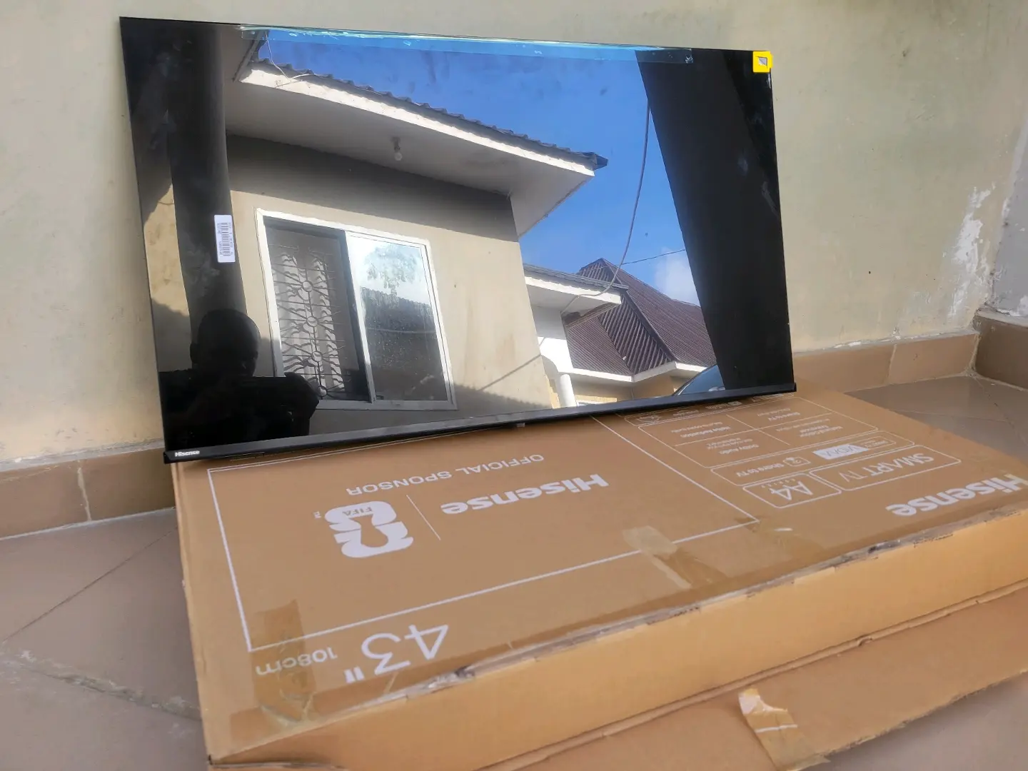 Hisense 43-inch Smart TV thumbnail 2
