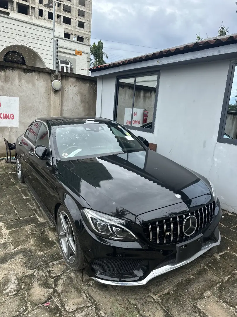 Mercedes-Benz C-Class 2016 thumbnail 2