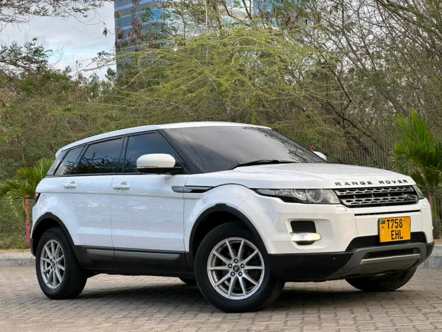 Range Rover Evoque 2013 Model for Sale thumbnail 5