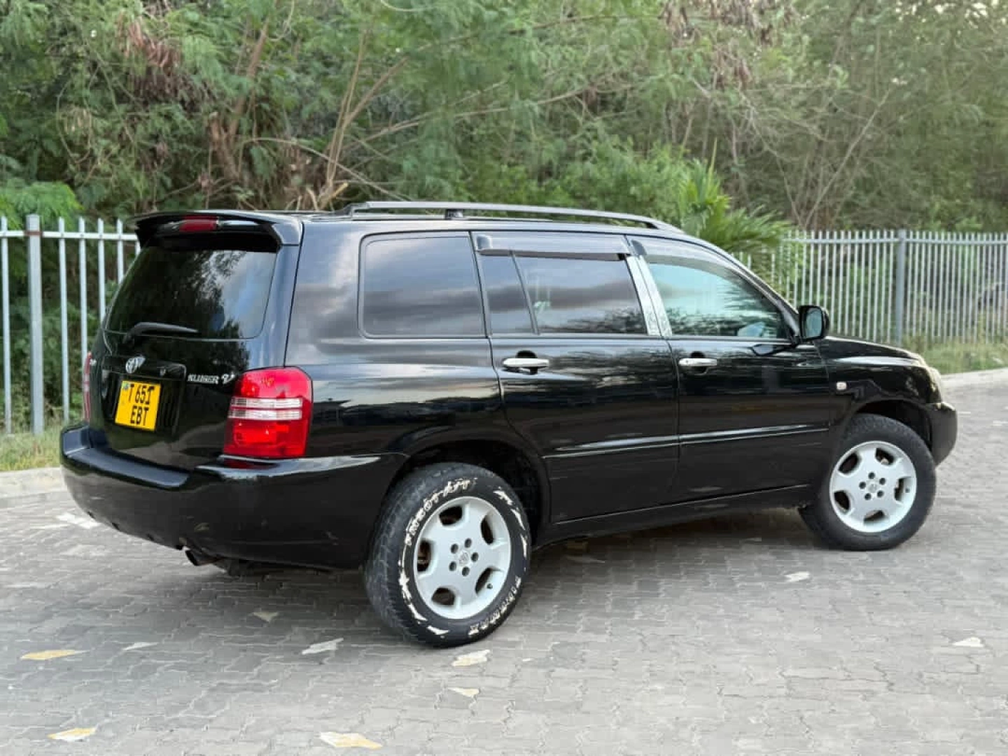 Black Toyota Kluger V SUV 2360cc thumbnail 4