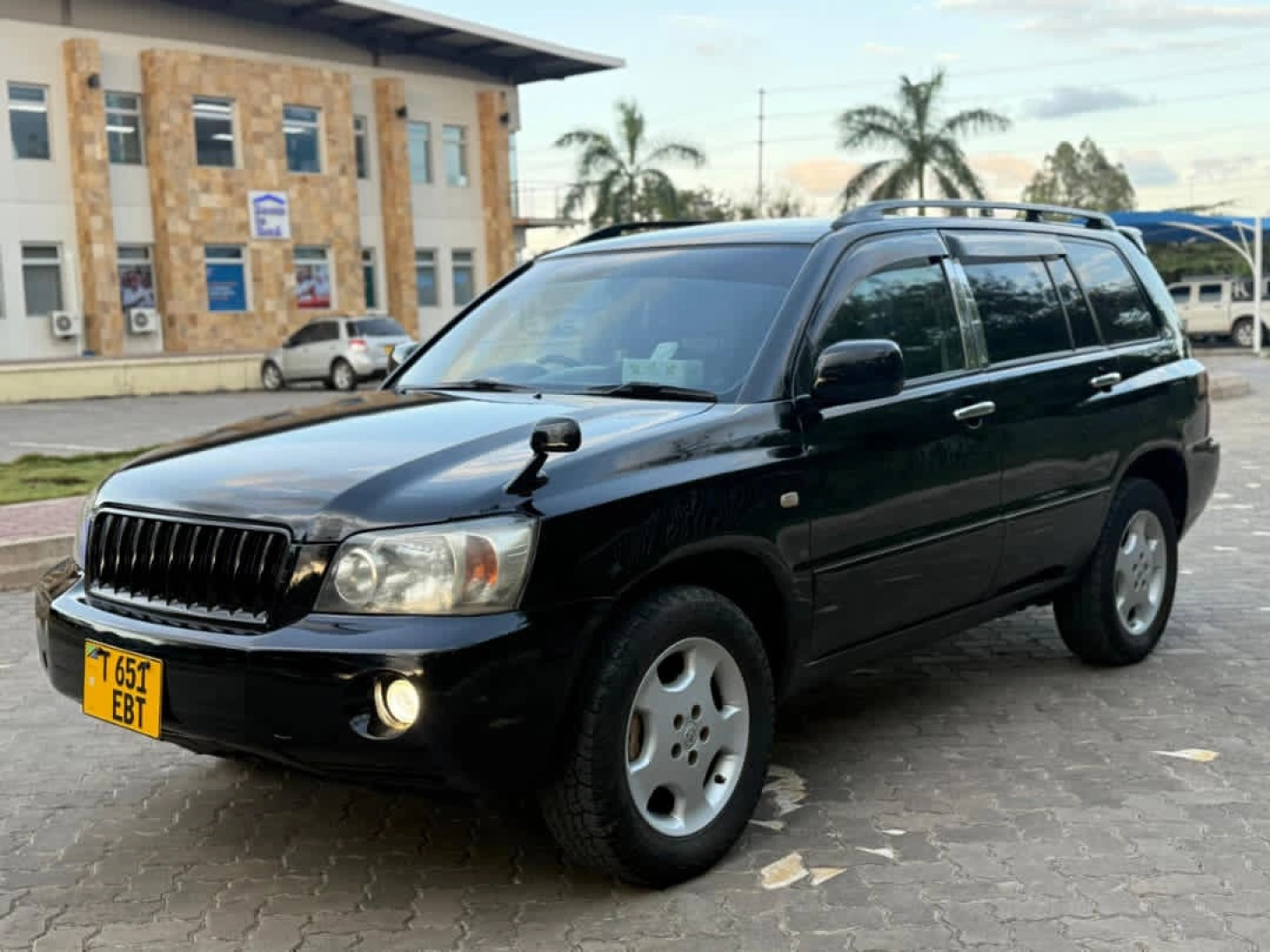 Black Toyota Kluger V SUV 2360cc thumbnail 5