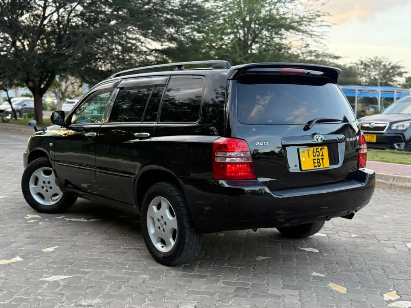 Black Toyota Kluger V SUV 2360cc thumbnail 7