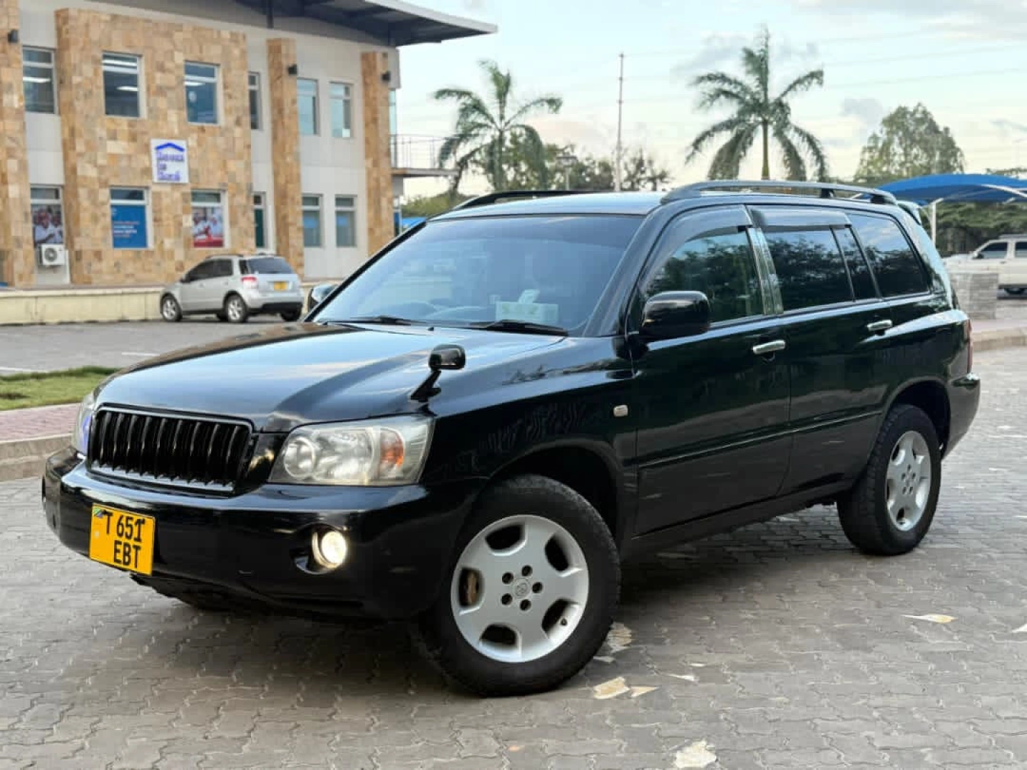 Black Toyota Kluger V SUV 2360cc thumbnail 8