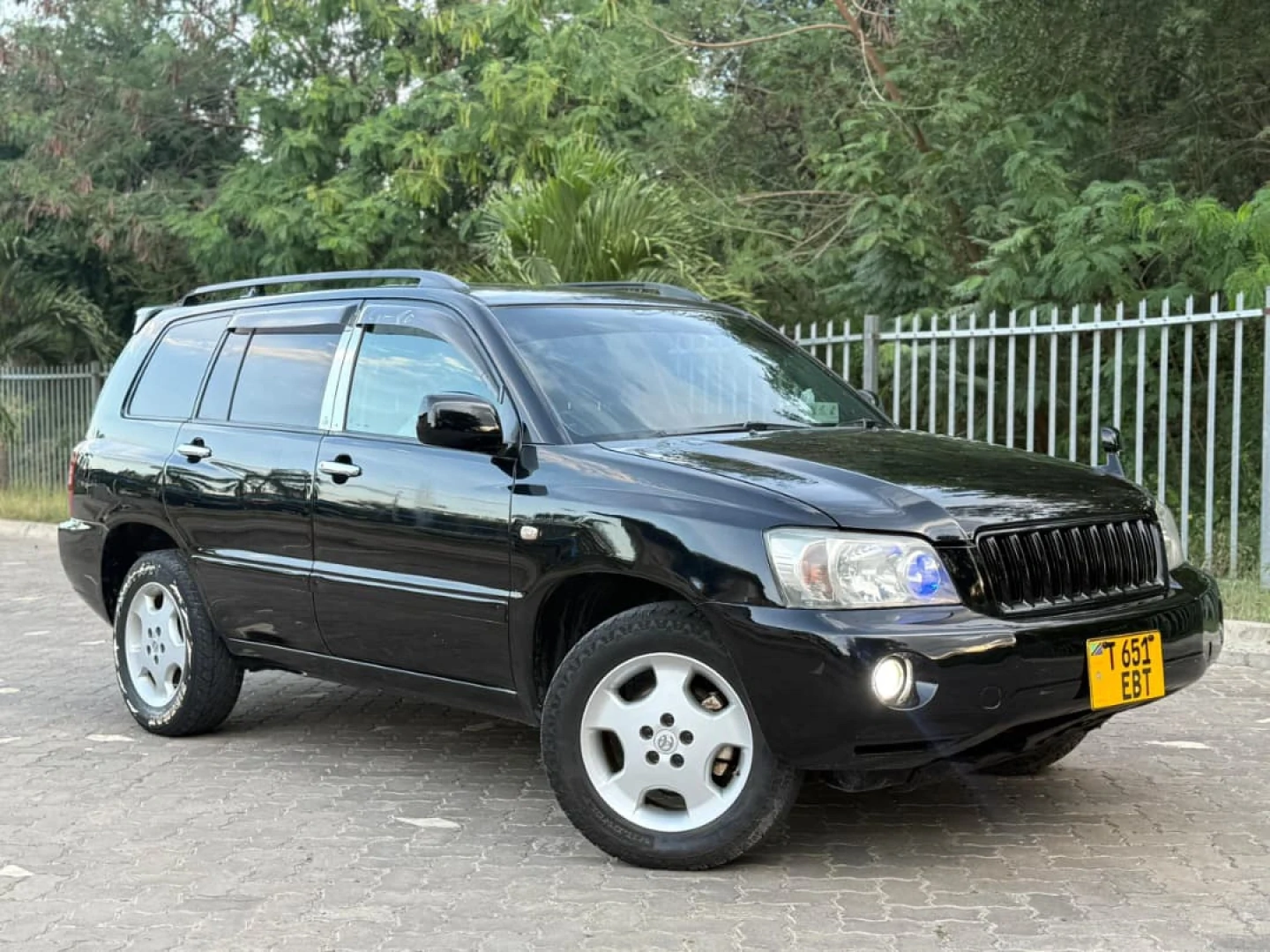 Black Toyota Kluger V SUV 2360cc thumbnail 9
