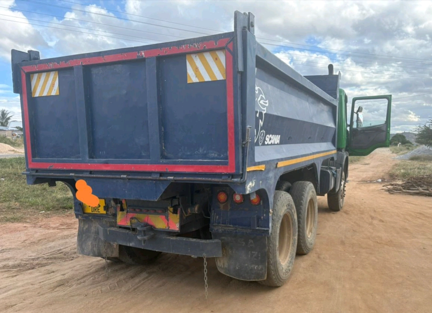 Green Scania Tipper Truck (70 Million TZS Negotiable) thumbnail 2