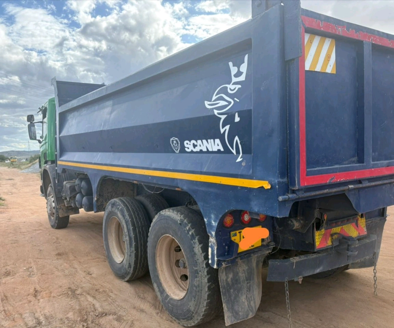 Green Scania Tipper Truck (70 Million TZS Negotiable) thumbnail 3