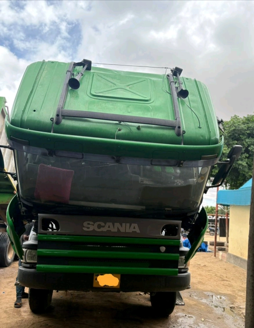 Green Scania Tipper Truck (70 Million TZS Negotiable) thumbnail 4