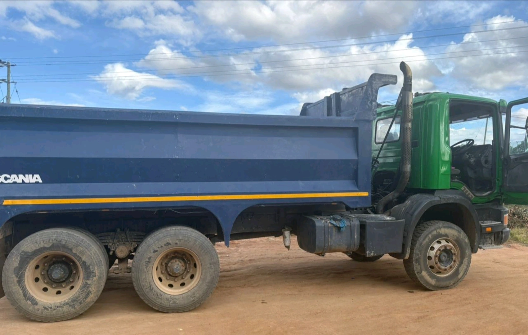 Green Scania Tipper Truck (70 Million TZS Negotiable) thumbnail 8