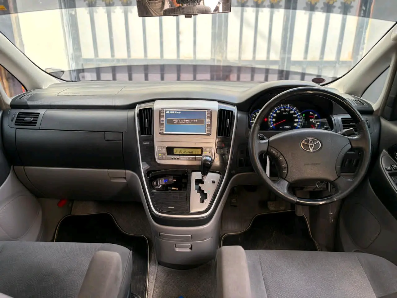 Toyota Alphard 2005 Silver thumbnail 9