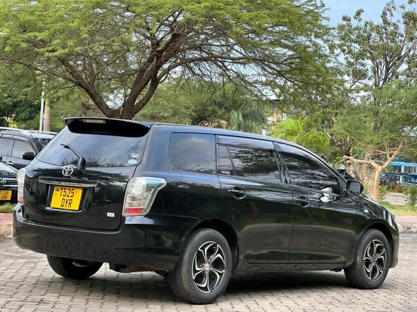 Black Toyota Fielder Sedan/Wagon thumbnail 3