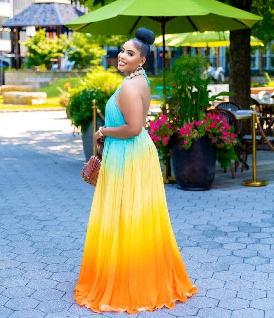 Long Pleated Ombre Halter-neck Dress thumbnail 2