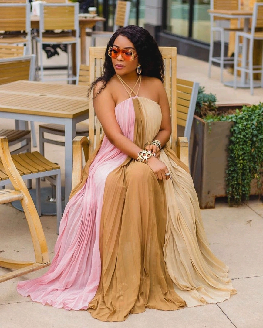 Long Pleated Ombre Halter-neck Dress thumbnail 6
