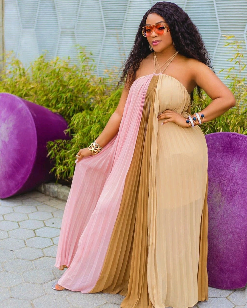 Long Pleated Ombre Halter-neck Dress thumbnail 7