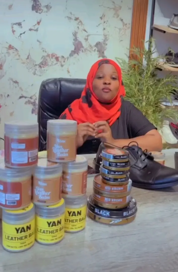 Dawa ya kuzuia uchakavu na ufubaaji wa leather zote  Products thumbnail 6