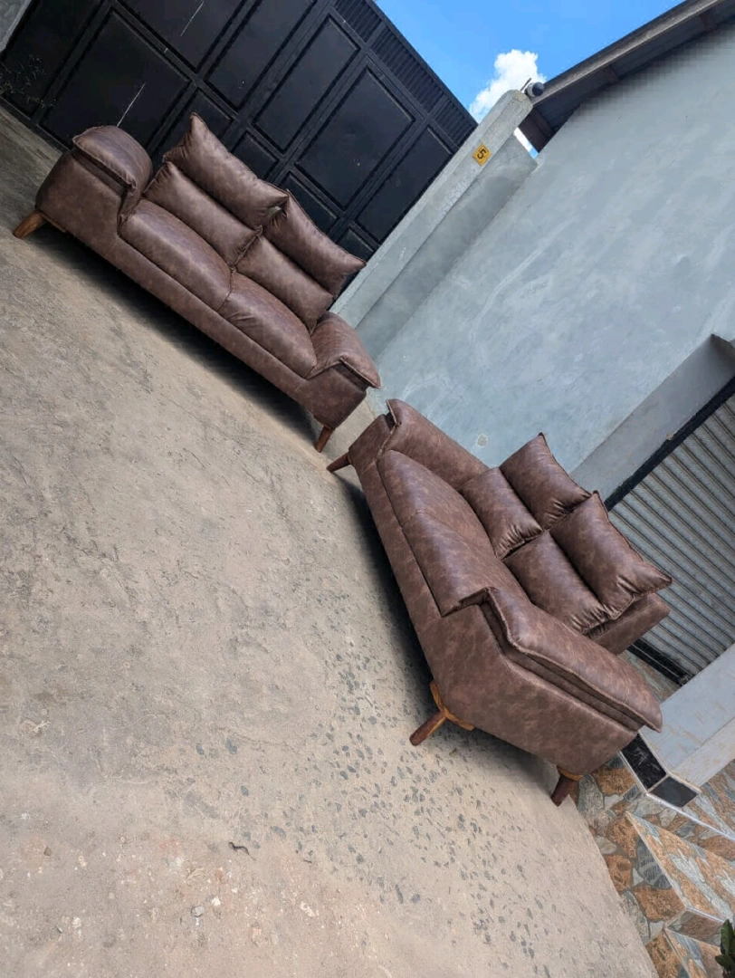 Brand New 2:2 Spring Fiber Leather Sofa Set thumbnail 2