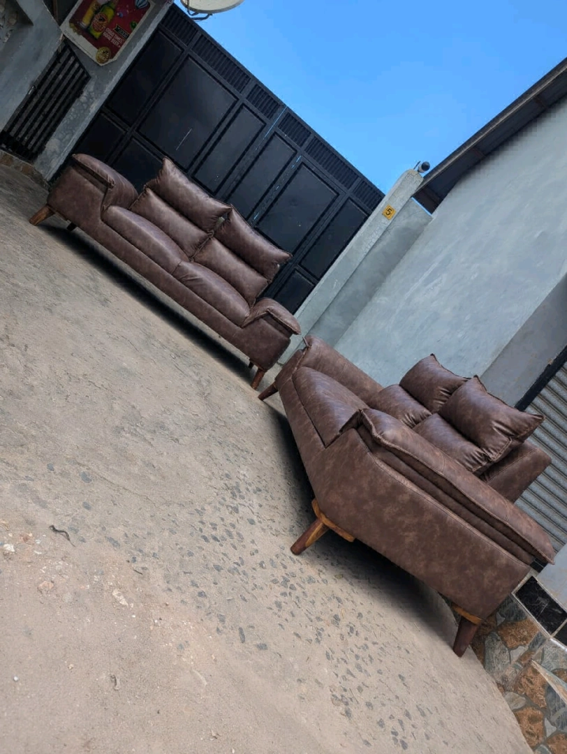 Brand New 2:2 Spring Fiber Leather Sofa Set thumbnail 3