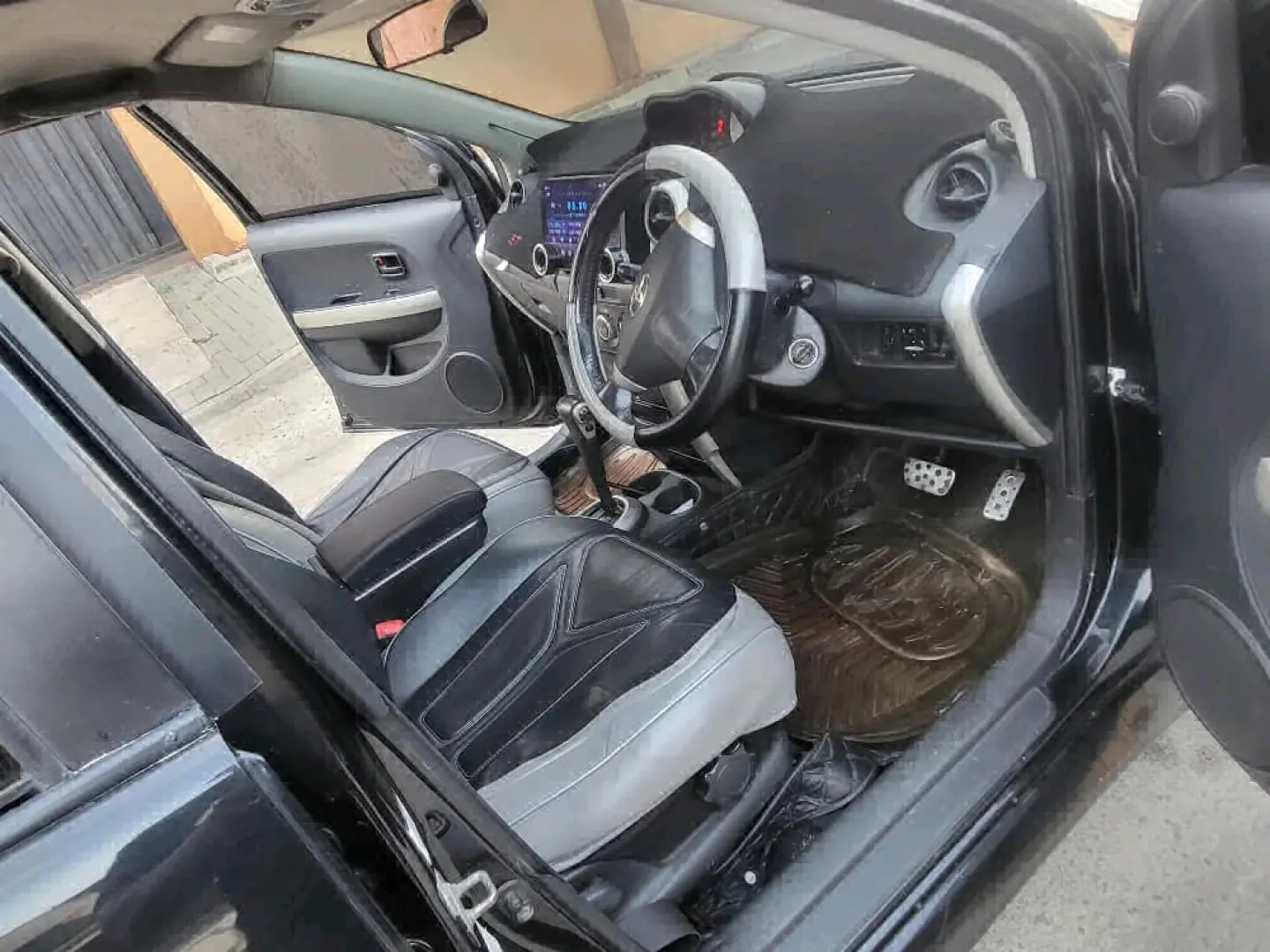 Black 2003 Toyota Ist for Sale thumbnail 8