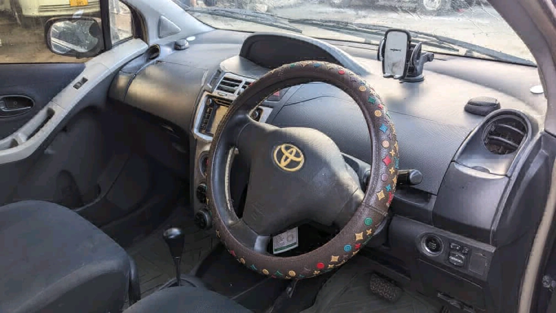 Toyota Vitz New Model Full AC 990cc thumbnail 3