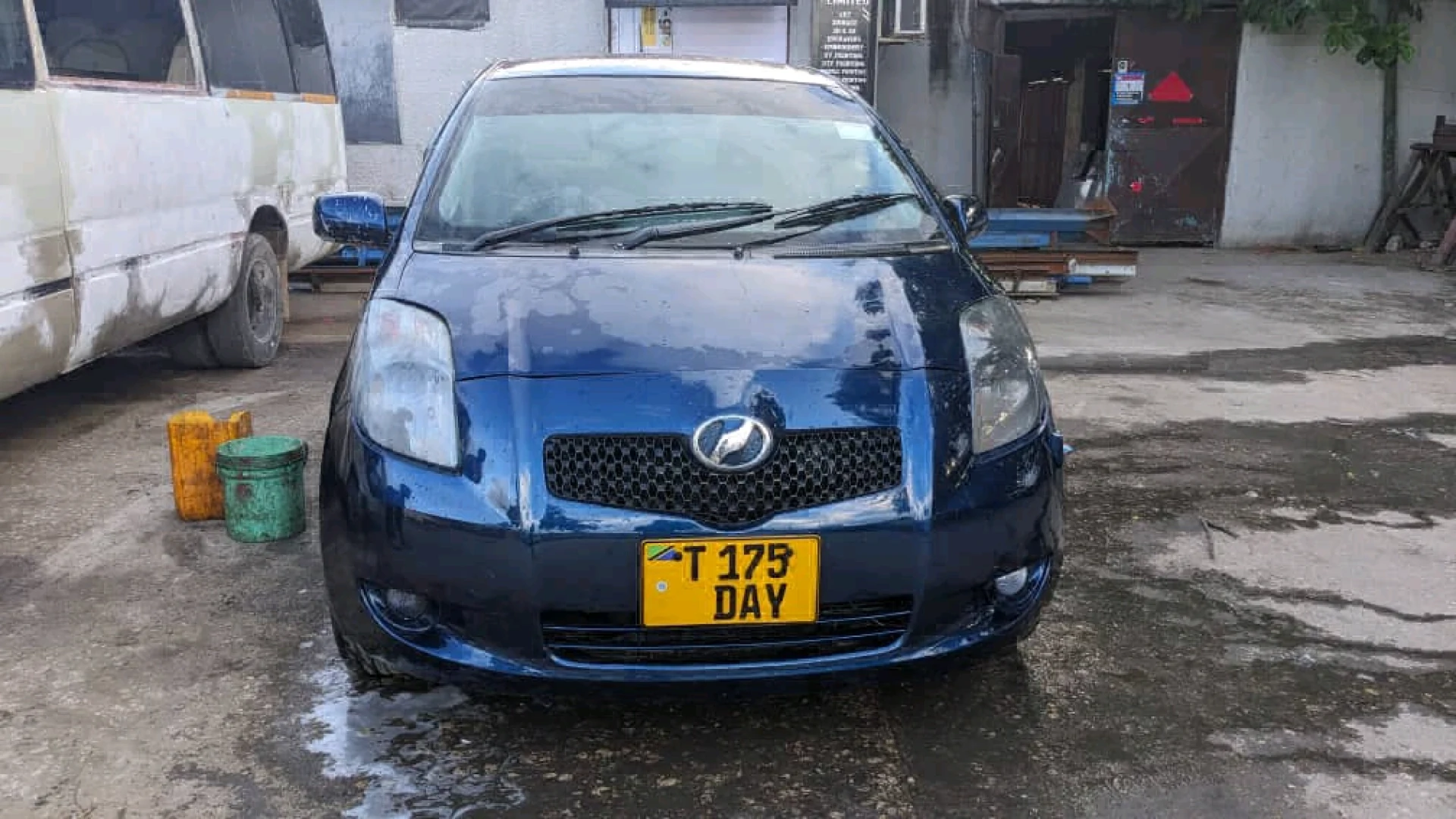 Toyota Vitz New Model Full AC 990cc thumbnail 4