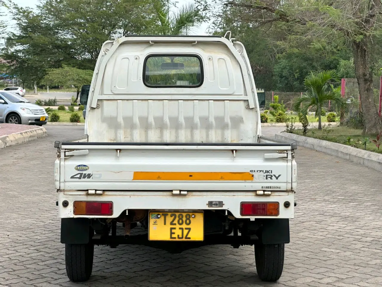 Suzuki Carry Mini-Truck 2004 4WD for Sale thumbnail 2