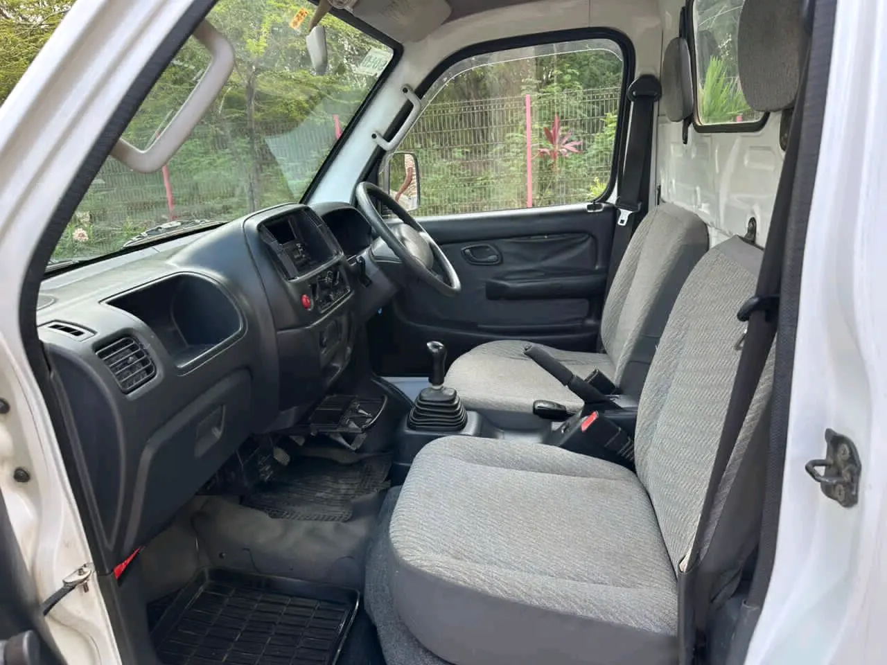 Suzuki Carry Mini-Truck 2004 4WD for Sale thumbnail 5